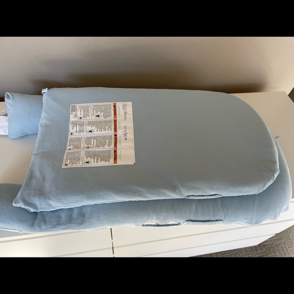 The DockATot Deluxe+ is multifunctional docking station for babies. Light blue. - Picture 4 of 7